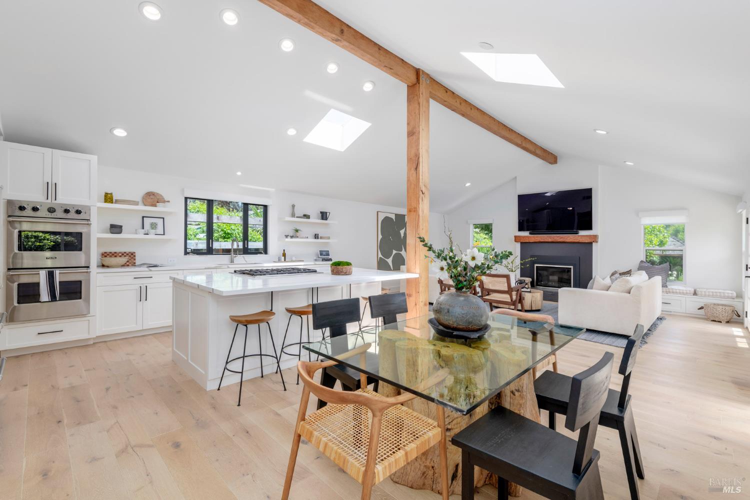 Detail Gallery Image 12 of 65 For 2501 Pinot Way, Saint Helena,  CA 94574 - 5 Beds | 3/1 Baths