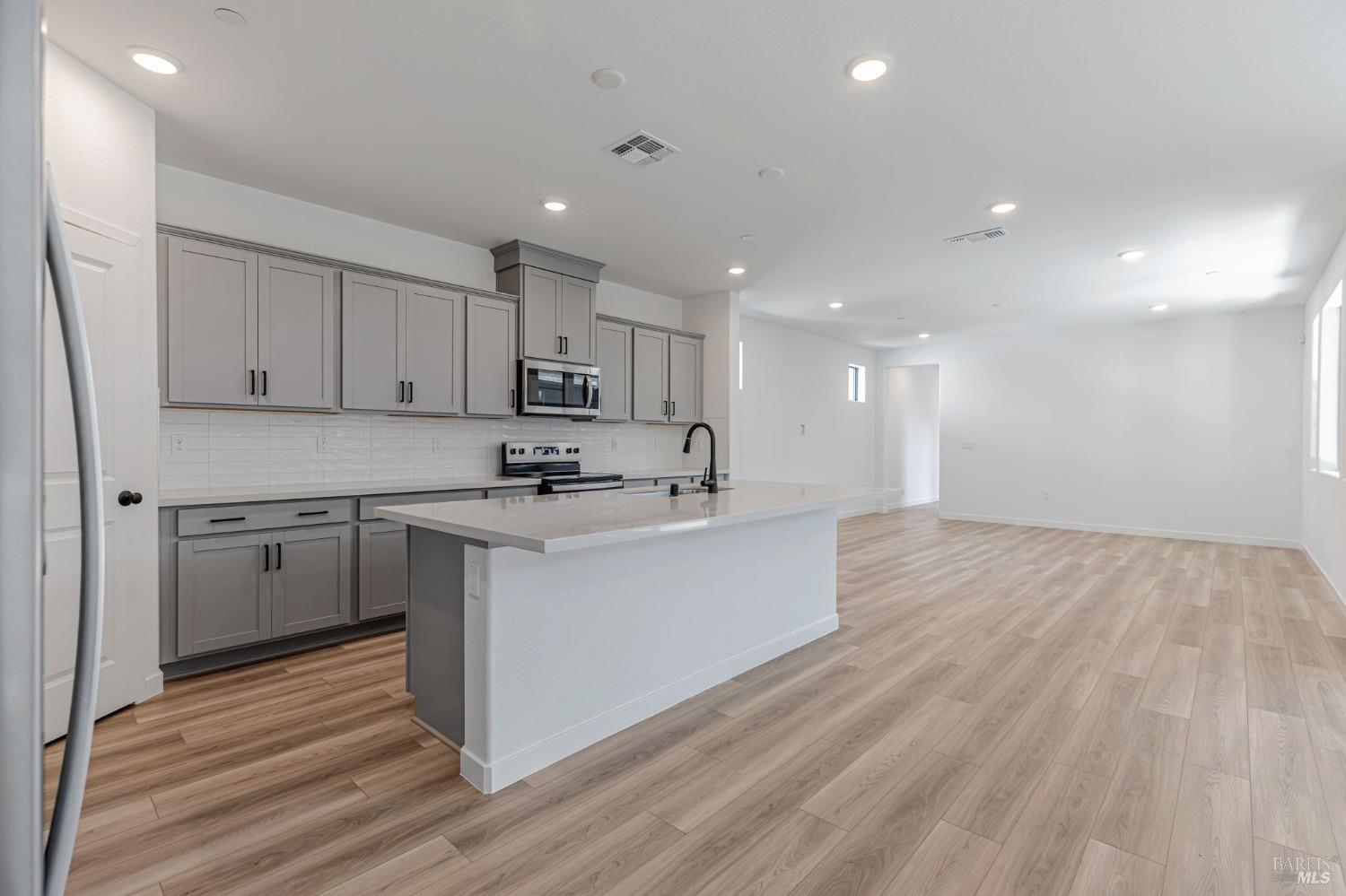 Detail Gallery Image 3 of 13 For 9013 Camino Colegio Rd, Rohnert Park,  CA 94928 - 4 Beds | 3 Baths