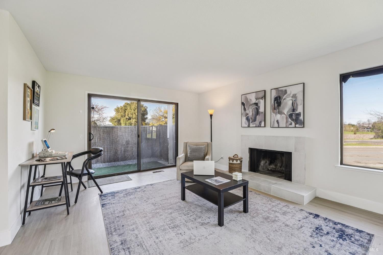 Detail Gallery Image 7 of 23 For 2 Lakeview Ct, Novato,  CA 94947 - 2 Beds | 1 Baths