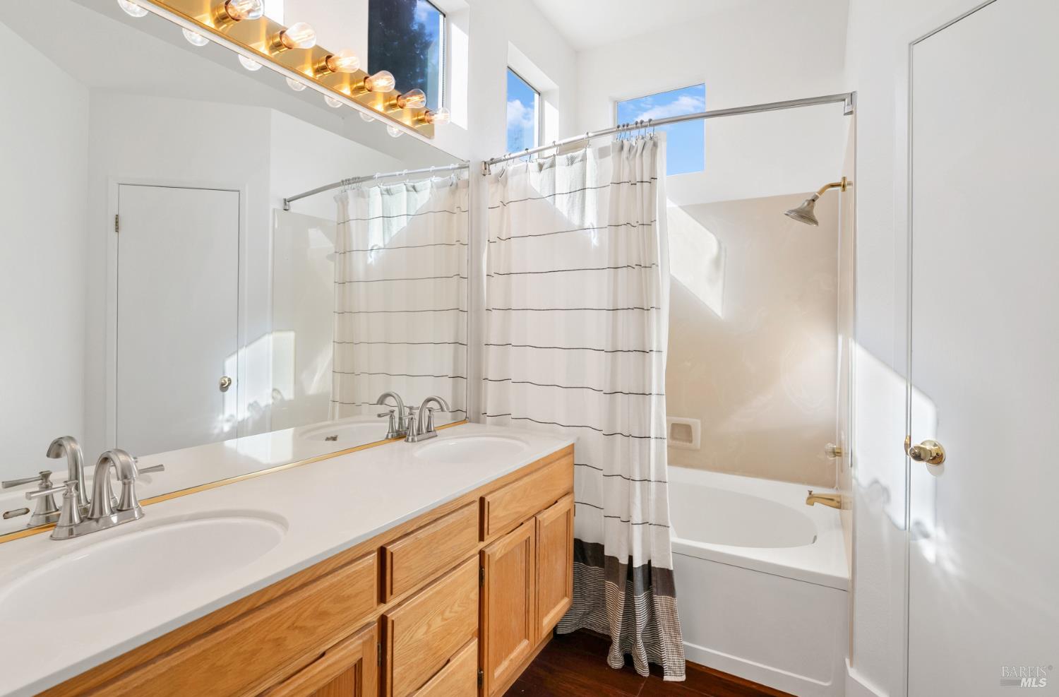 Detail Gallery Image 18 of 24 For 100 Wooded Glen Ct, Windsor,  CA 95492 - 4 Beds | 2/1 Baths