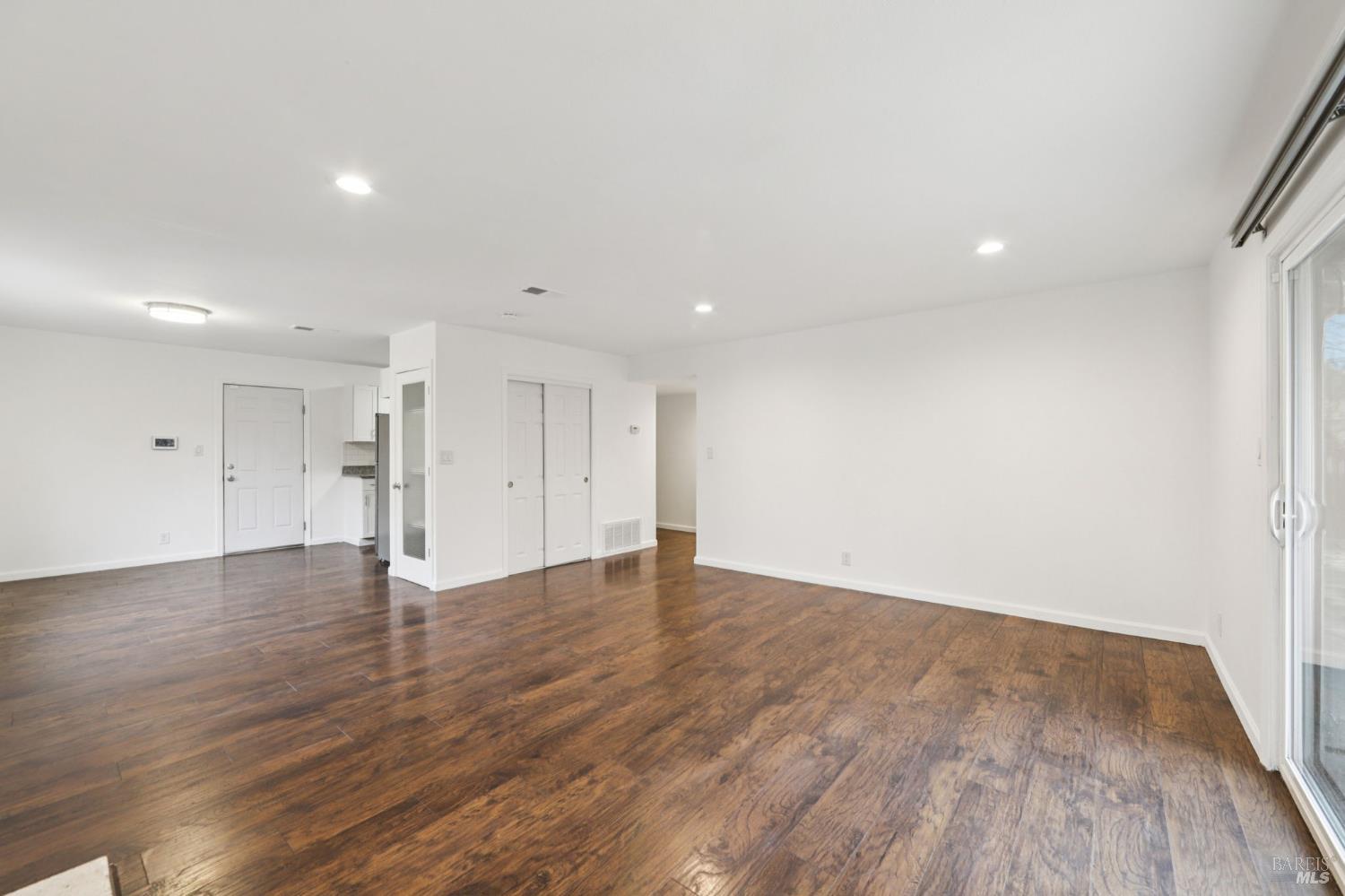 Detail Gallery Image 6 of 44 For 151 Marquette Ave, Vallejo,  CA 94589 - 4 Beds | 2 Baths