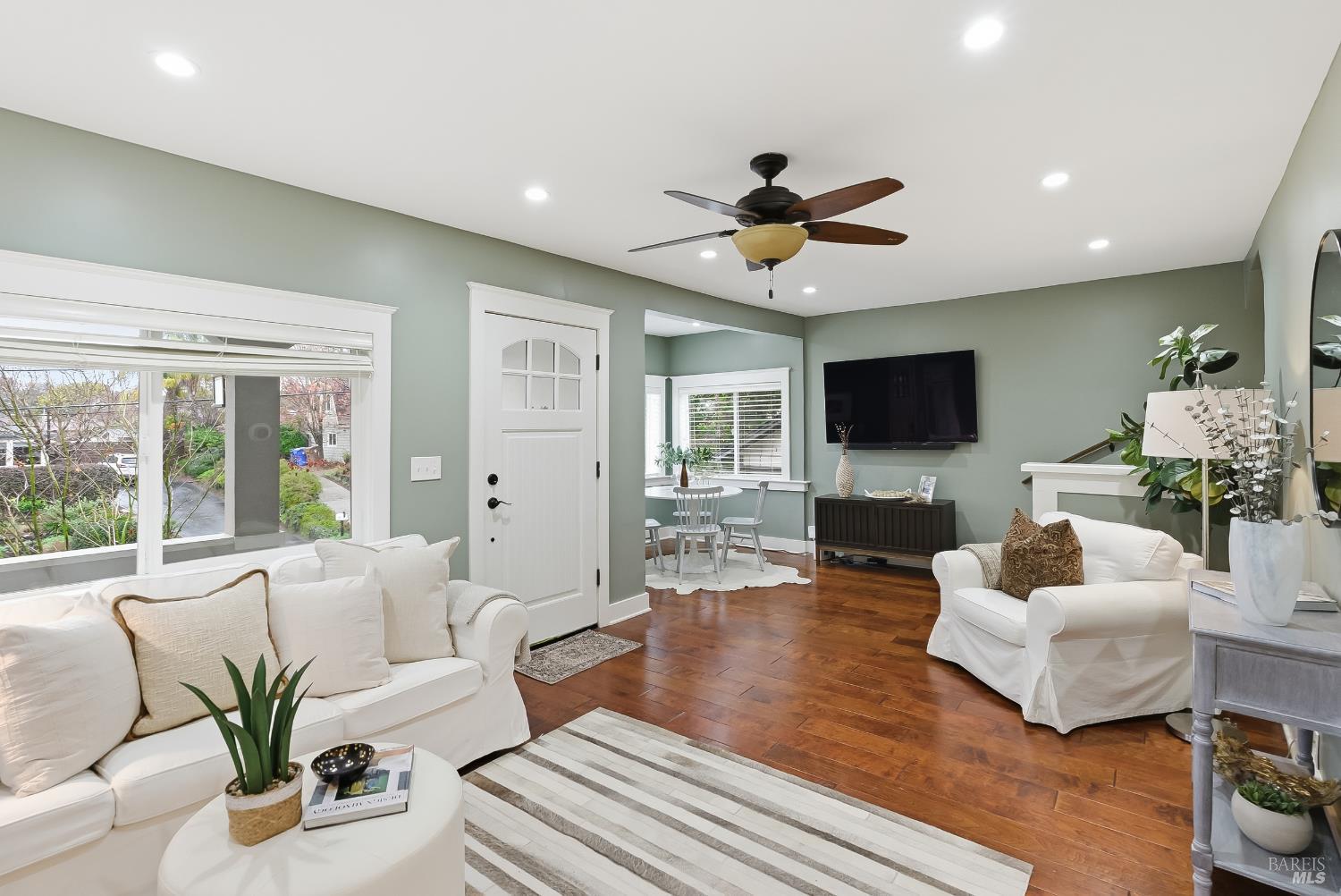 Detail Gallery Image 5 of 34 For 225 Berna Ave, Napa,  CA 94559 - 3 Beds | 2/1 Baths