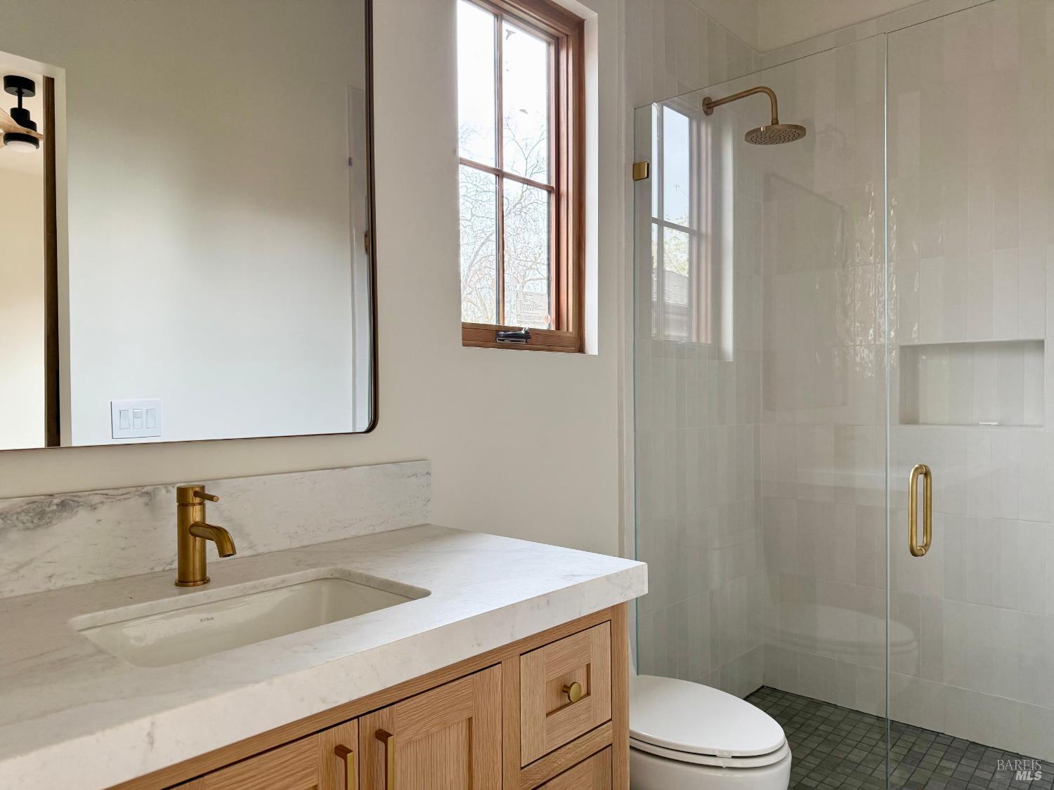 Detail Gallery Image 5 of 6 For 670 Oak Ln, Sonoma,  CA 95476 - 3 Beds | 3 Baths