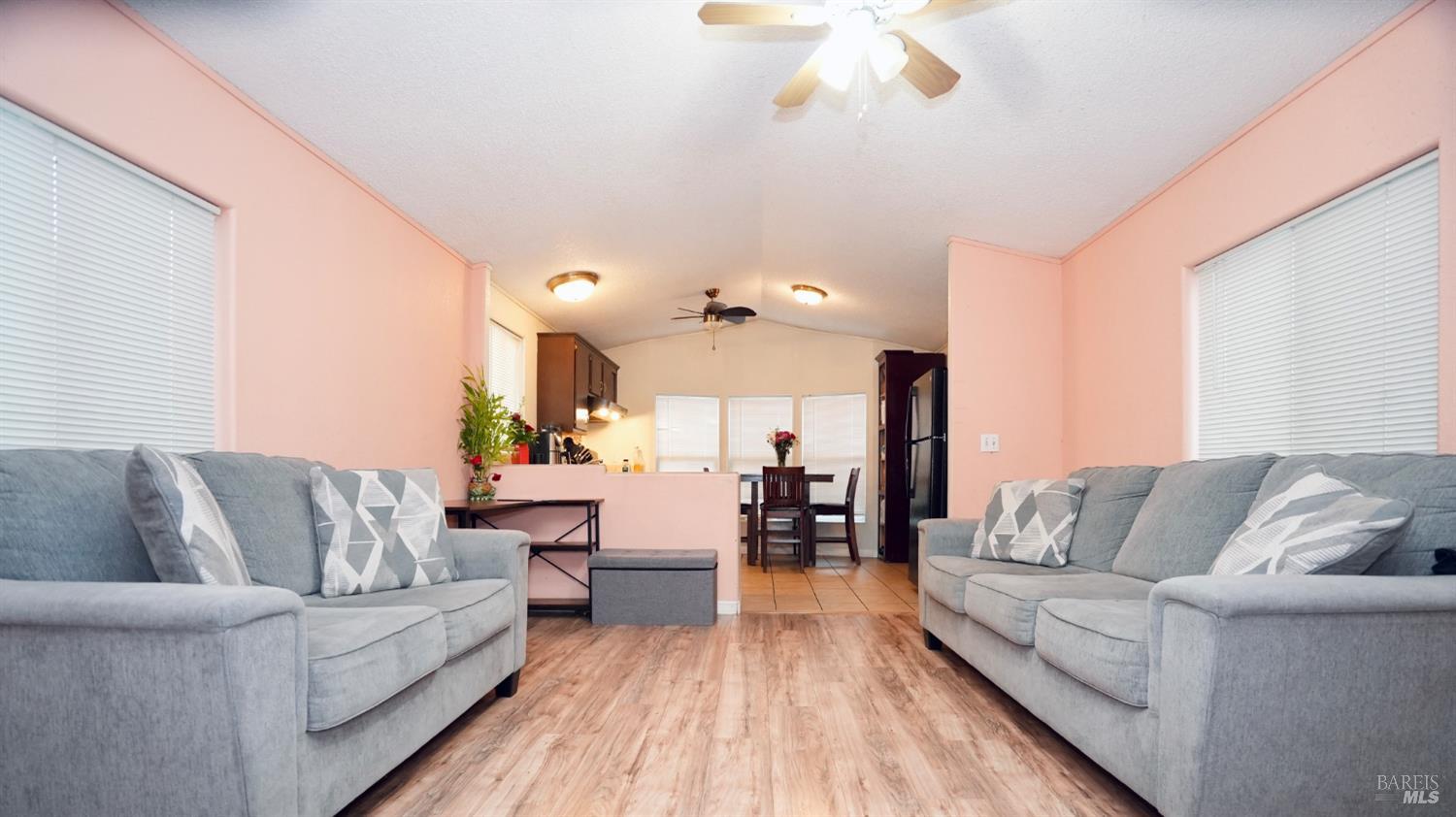 Detail Gallery Image 3 of 13 For 5379 Old Redwood Hwy 14, Santa Rosa,  CA 95403 - 2 Beds | 1 Baths