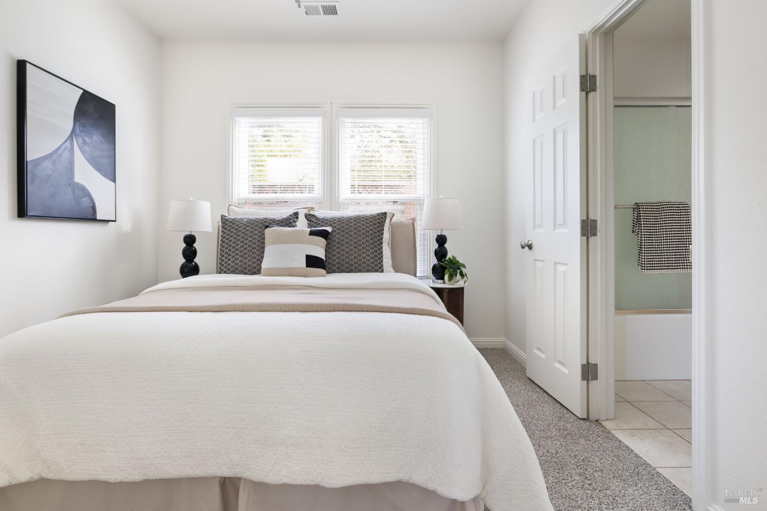 Detail Gallery Image 13 of 28 For 11 10th St, Petaluma,  CA 94952 - 2 Beds | 1 Baths