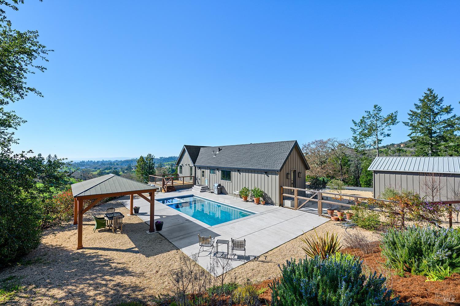 Detail Gallery Image 3 of 54 For 1750 Crystal Springs Ct, Santa Rosa,  CA 95404 - 3 Beds | 2 Baths