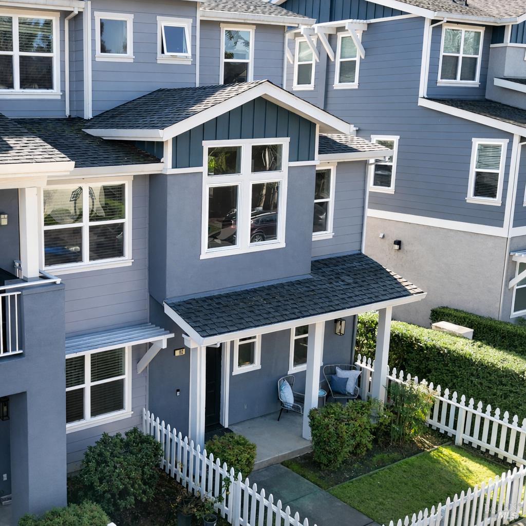 Detail Gallery Image 2 of 30 For 113 Firefly Ln, Napa,  CA 94558 - 3 Beds | 3/1 Baths