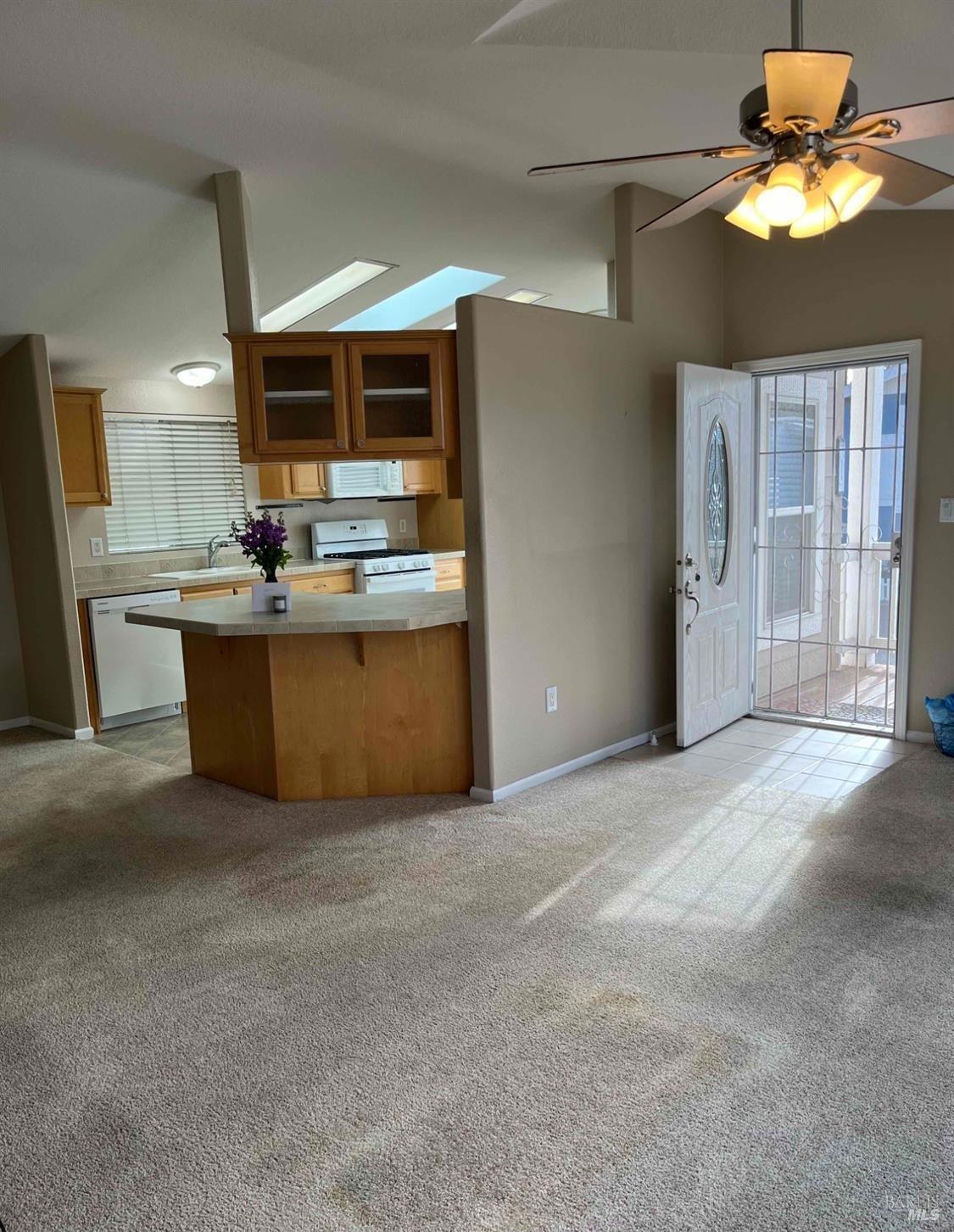 Detail Gallery Image 6 of 22 For 70 Coronado Cir, Santa Rosa,  CA 95409 - 2 Beds | 2 Baths