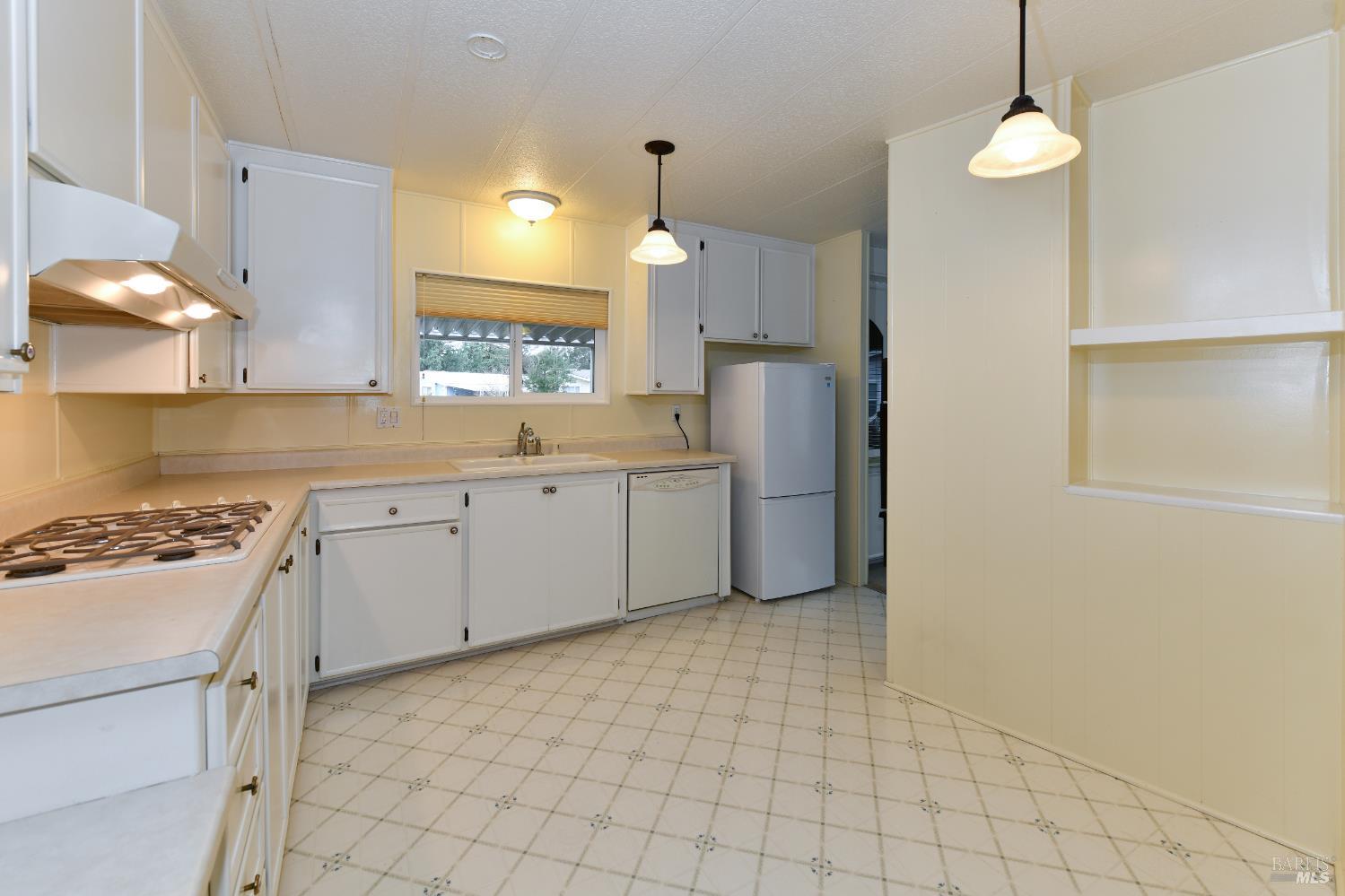 Detail Gallery Image 31 of 67 For 570 Sonoma Dr, Petaluma,  CA 94954 - 2 Beds | 2 Baths