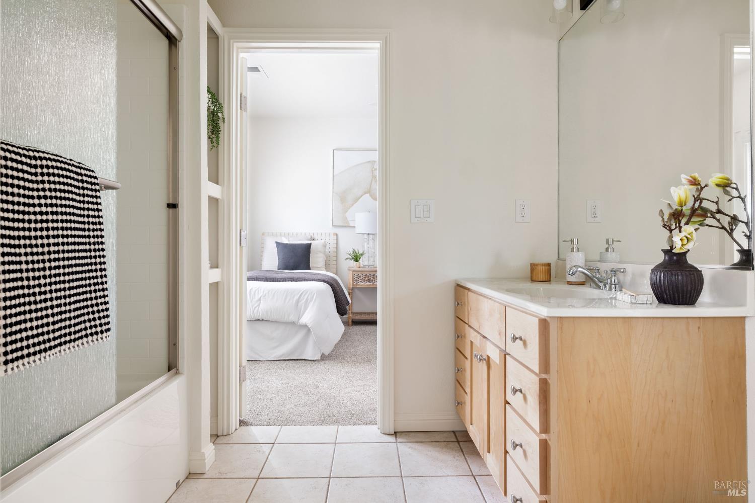 Detail Gallery Image 14 of 28 For 11 10th St, Petaluma,  CA 94952 - 2 Beds | 1 Baths