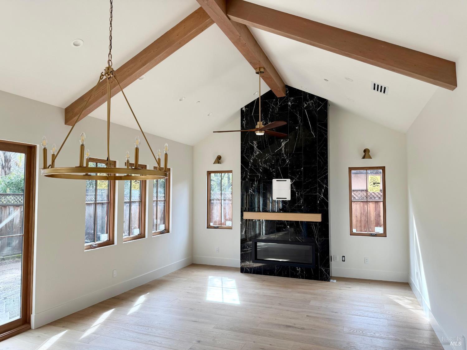 Detail Gallery Image 3 of 6 For 670 Oak Ln, Sonoma,  CA 95476 - 3 Beds | 3 Baths