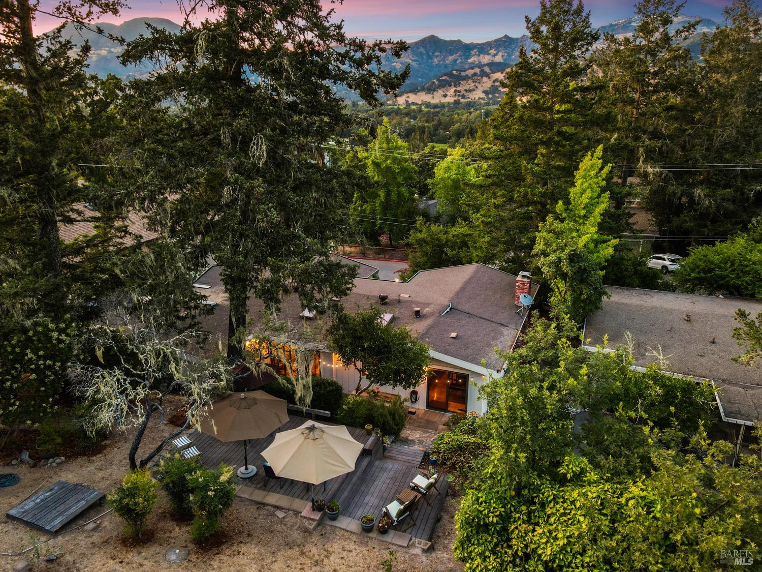 Detail Gallery Image 11 of 53 For 304 High St, Calistoga,  CA 94515 - 3 Beds | 2 Baths