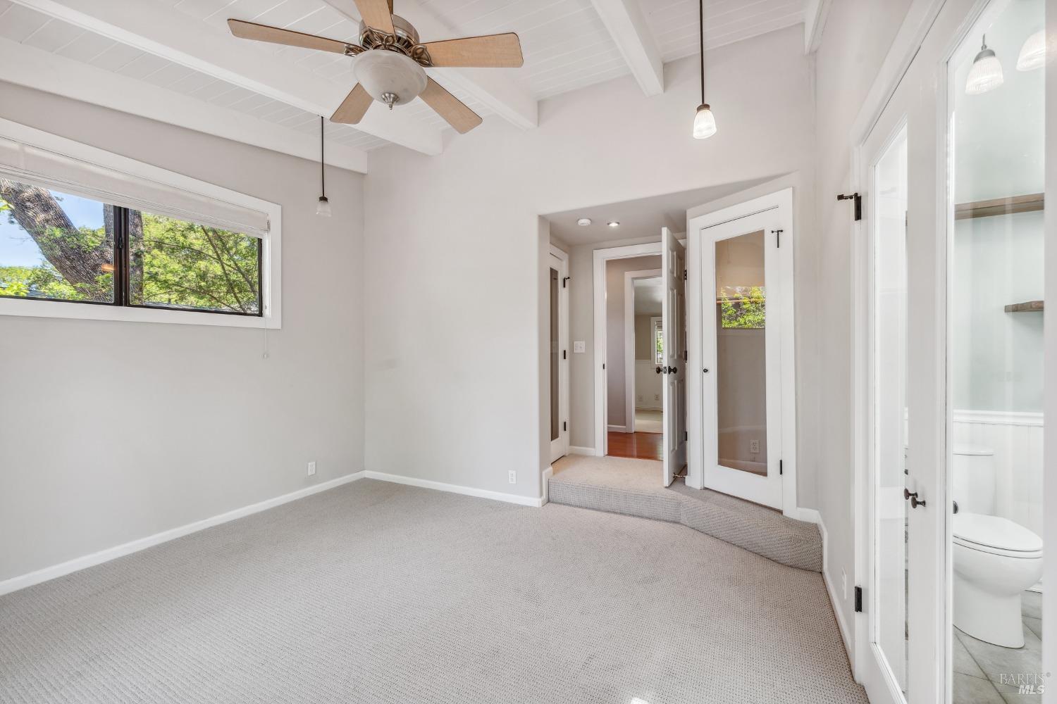 Detail Gallery Image 11 of 24 For 18450 Lucas Ave, Sonoma,  CA 95476 - 2 Beds | 2 Baths