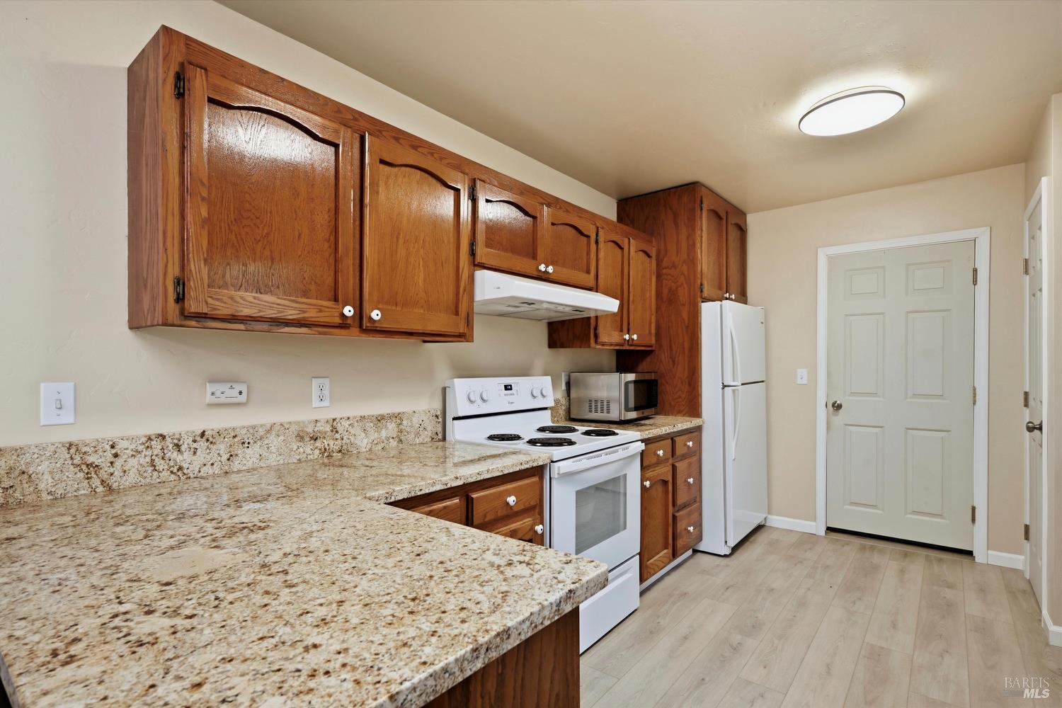 Detail Gallery Image 4 of 37 For 19474 Donkey Hill Rd, Hidden Valley Lake,  CA 95467 - 3 Beds | 2 Baths