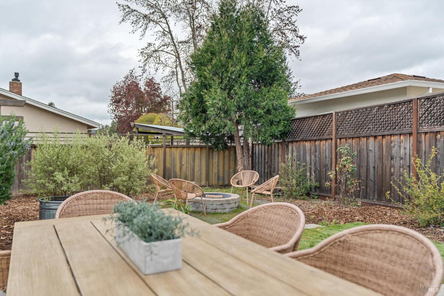 Detail Gallery Image 24 of 26 For 1021 Mcnear Ave, Petaluma,  CA 94952 - 3 Beds | 2 Baths