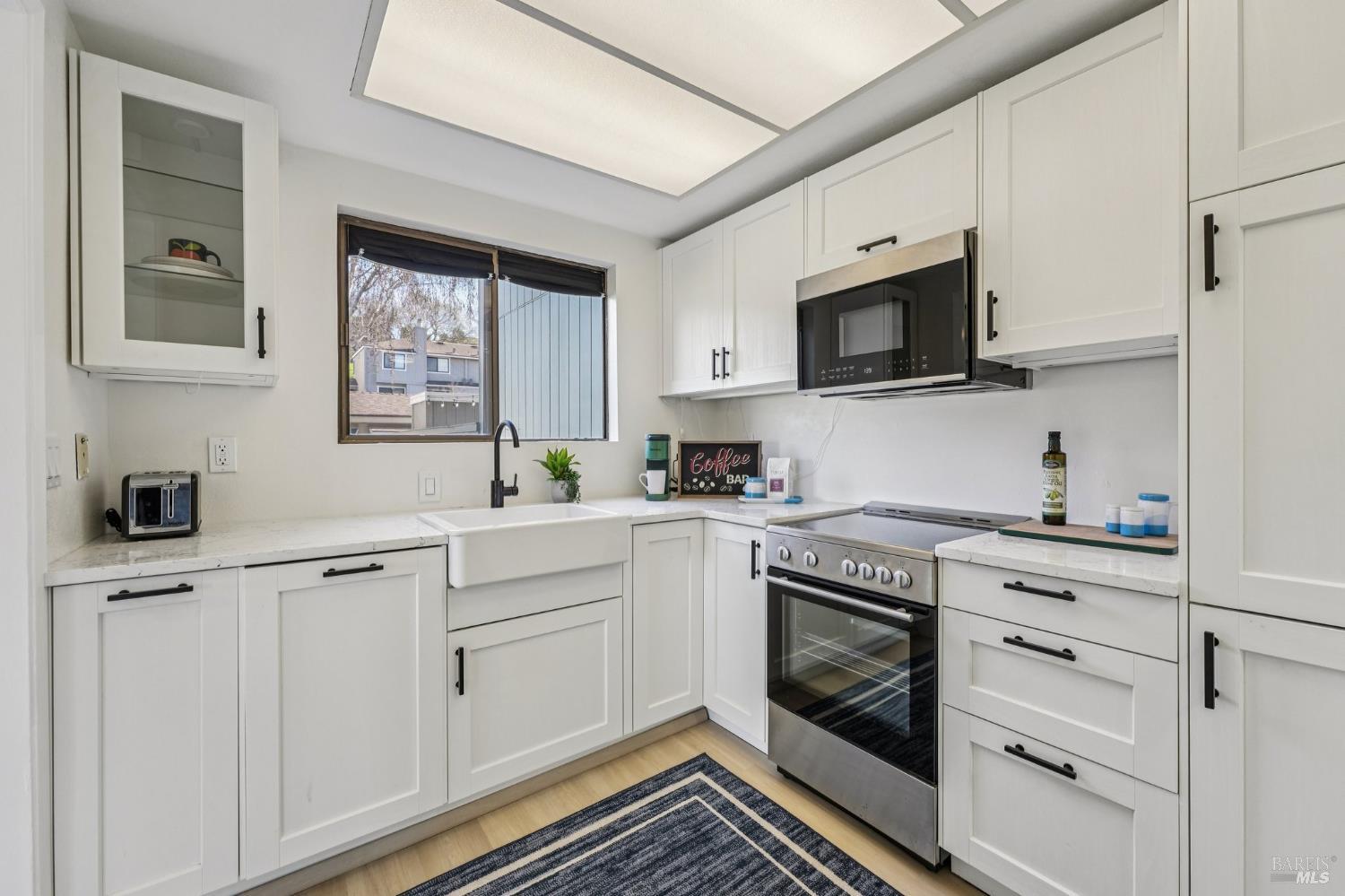 Detail Gallery Image 10 of 23 For 2 Lakeview Ct, Novato,  CA 94947 - 2 Beds | 1 Baths