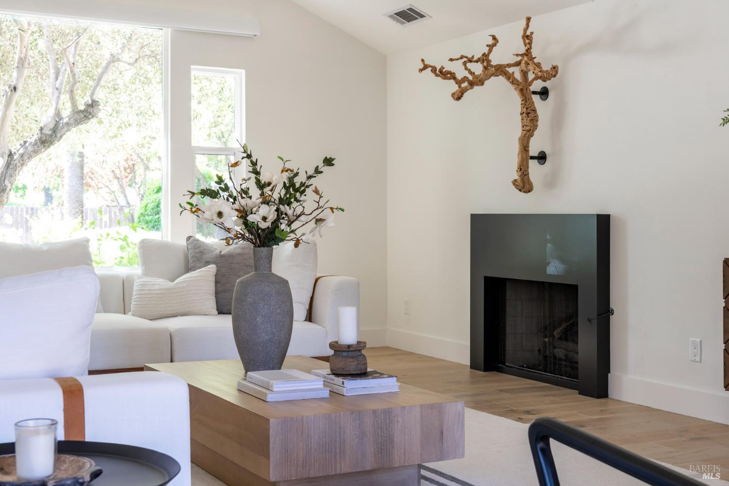 Detail Gallery Image 10 of 65 For 2501 Pinot Way, Saint Helena,  CA 94574 - 5 Beds | 3/1 Baths