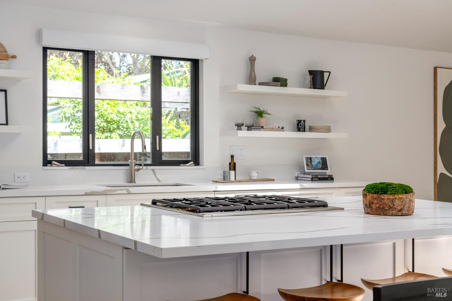 Detail Gallery Image 14 of 65 For 2501 Pinot Way, Saint Helena,  CA 94574 - 5 Beds | 3/1 Baths