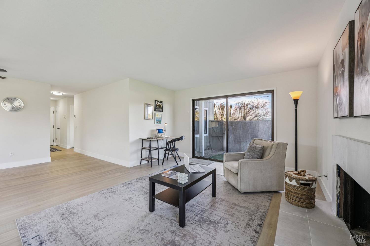 Detail Gallery Image 4 of 23 For 2 Lakeview Ct, Novato,  CA 94947 - 2 Beds | 1 Baths