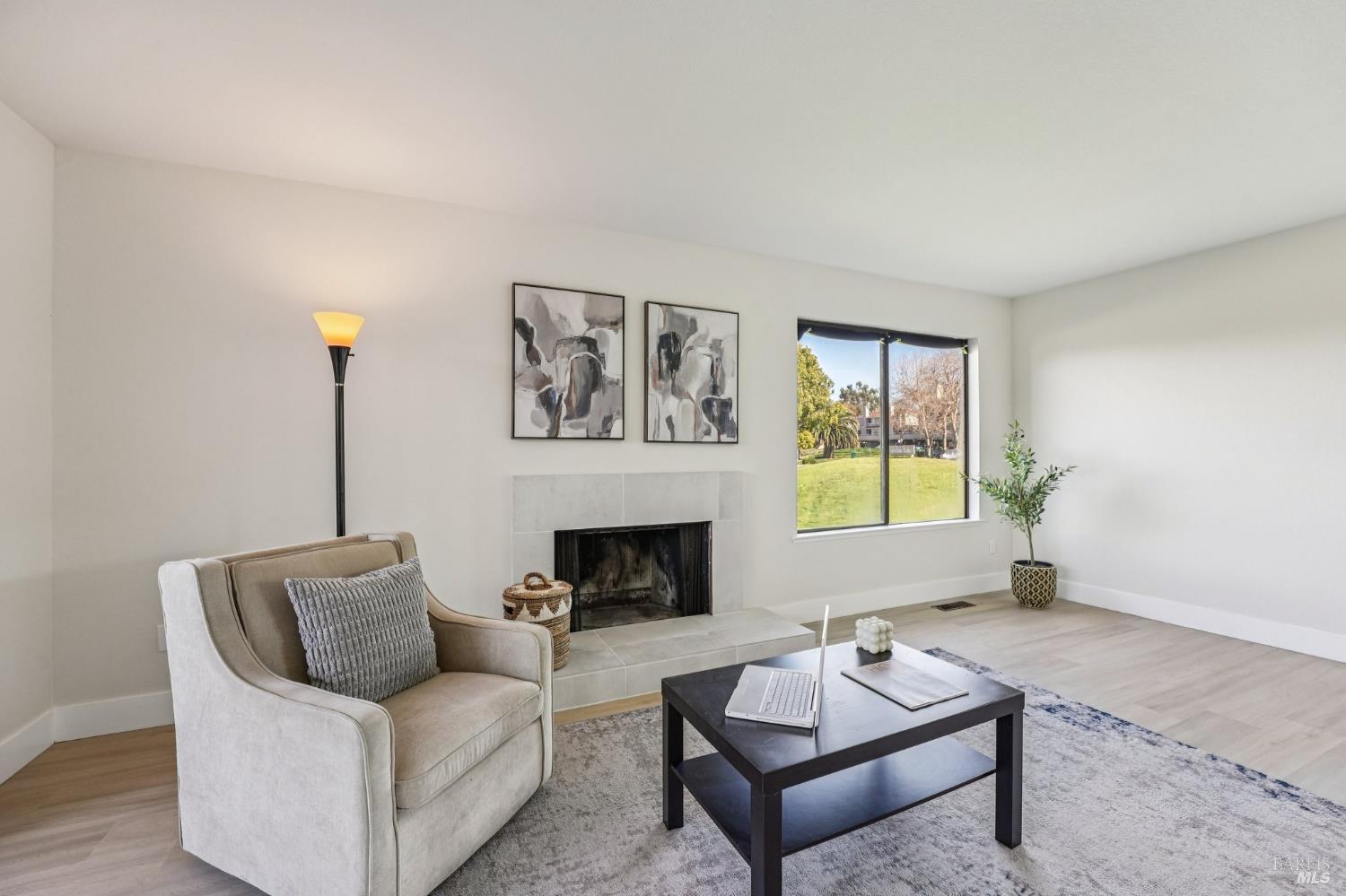 Detail Gallery Image 6 of 23 For 2 Lakeview Ct, Novato,  CA 94947 - 2 Beds | 1 Baths