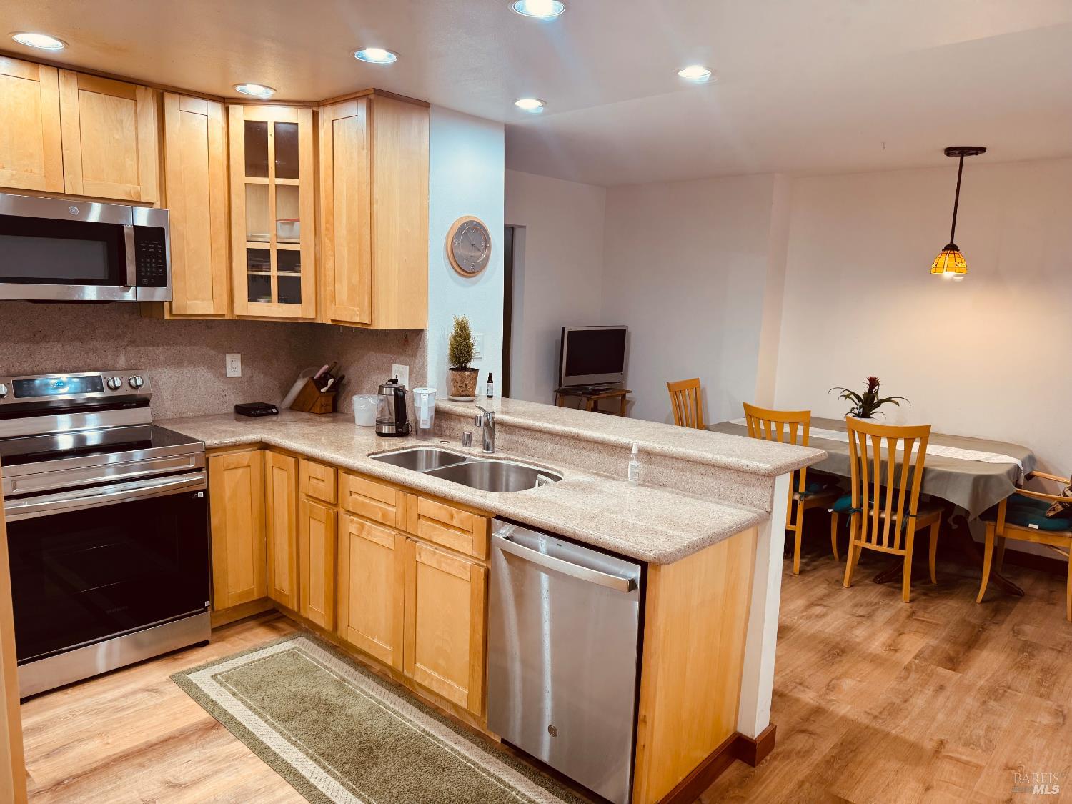 Detail Gallery Image 23 of 24 For 166 Professional Center Pkwy, San Rafael,  CA 94903 - 3 Beds | 2/1 Baths