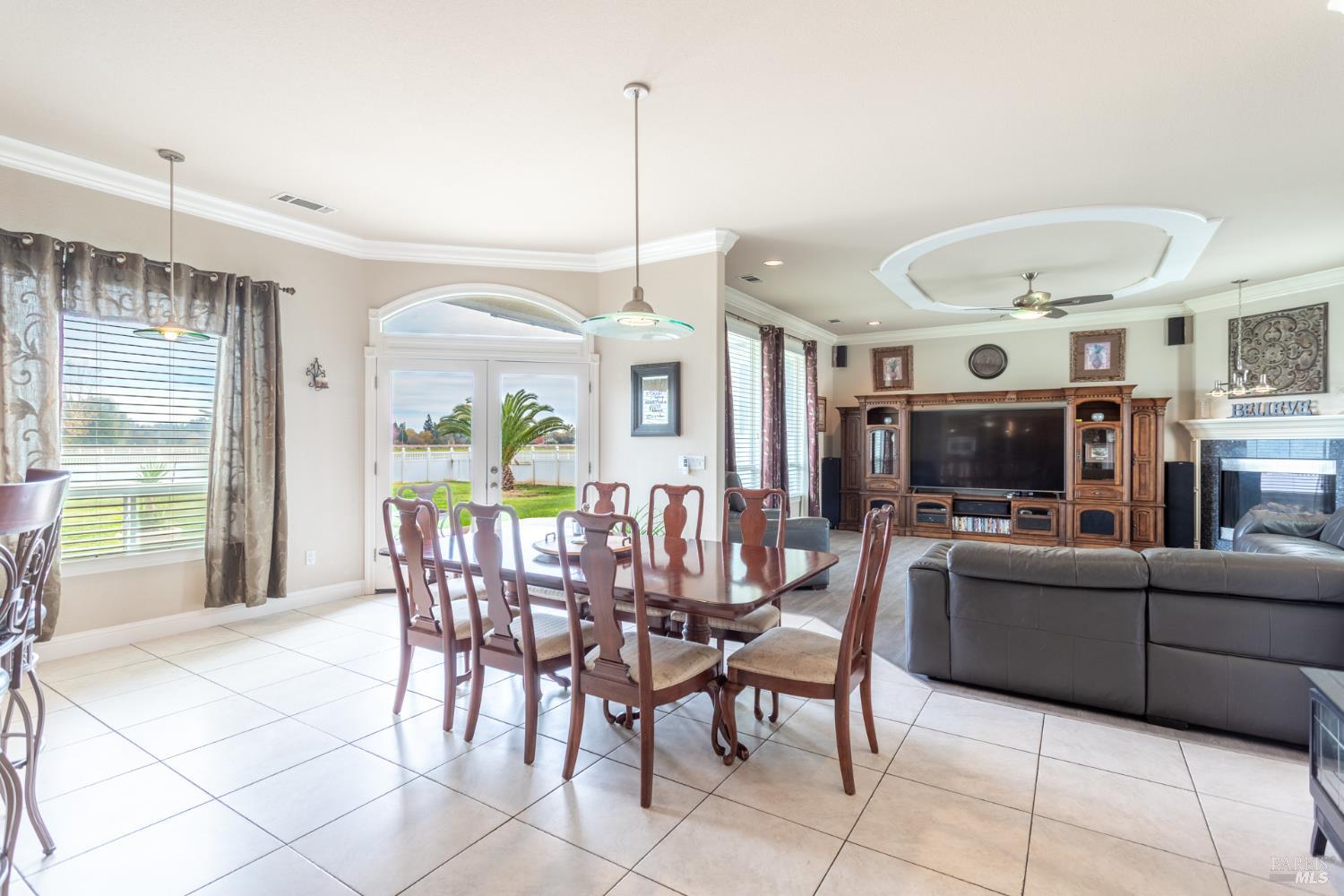 Detail Gallery Image 13 of 58 For 7605 Churn Creek Rd, Redding,  CA 96002 - 5 Beds | 2/1 Baths