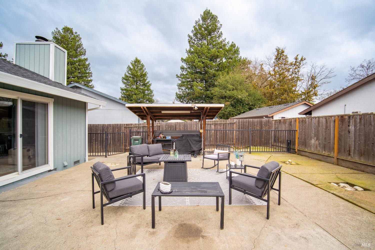 Detail Gallery Image 33 of 49 For 1243 Eleanor Ave, Rohnert Park,  CA 94928 - 3 Beds | 2 Baths
