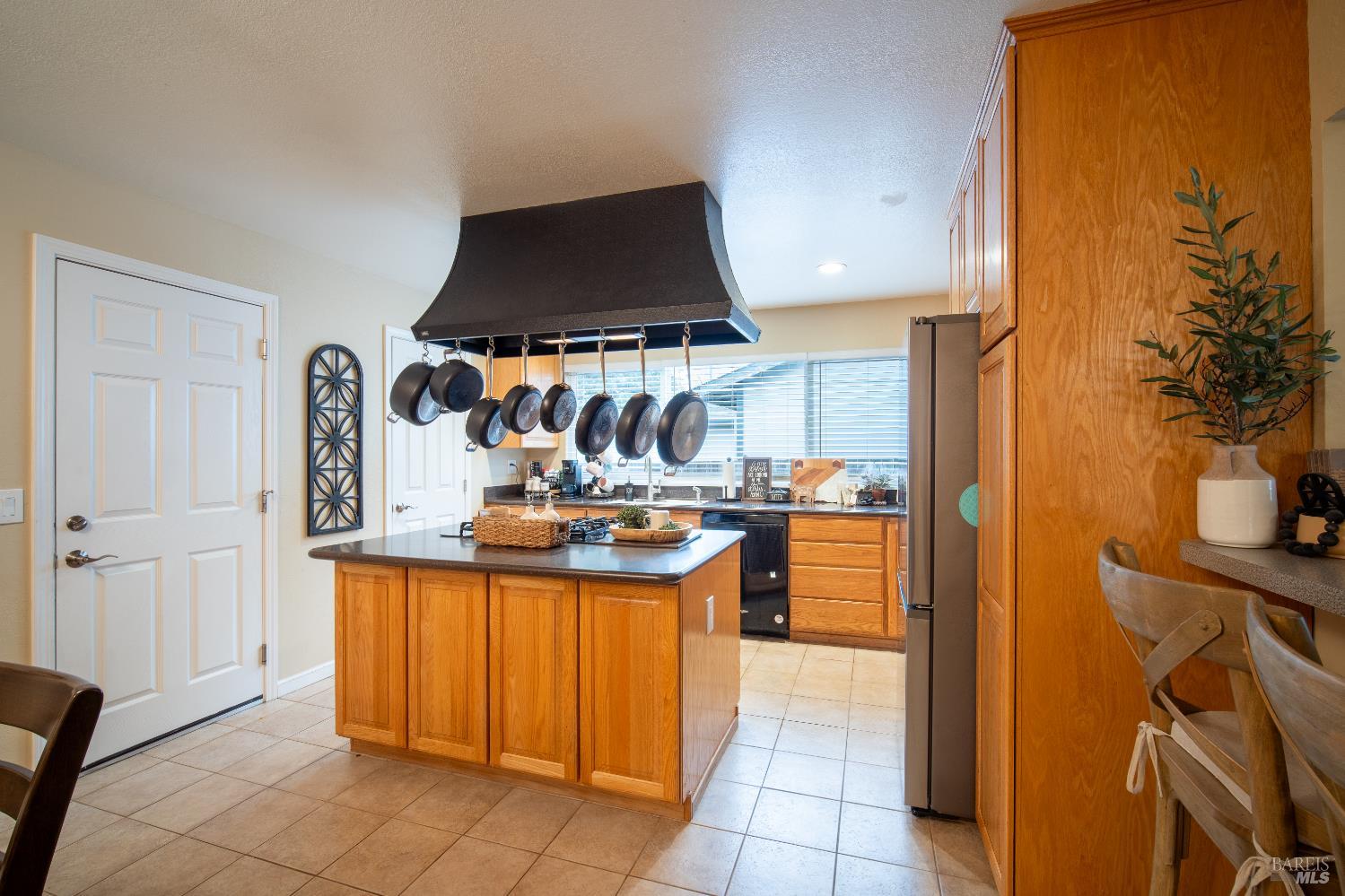 Detail Gallery Image 7 of 49 For 1243 Eleanor Ave, Rohnert Park,  CA 94928 - 3 Beds | 2 Baths