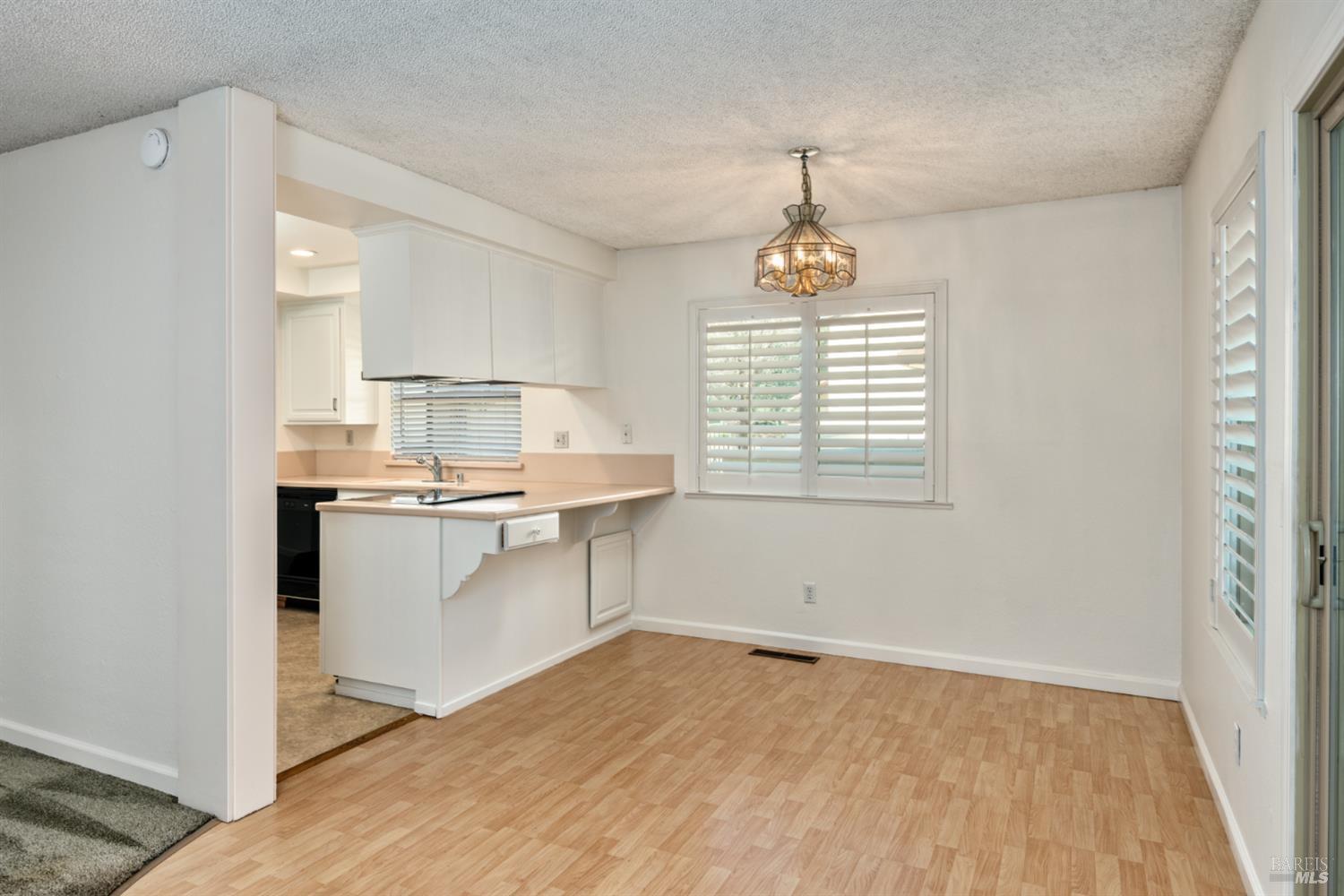 Detail Gallery Image 14 of 38 For 826 Adobe Dr, Santa Rosa,  CA 95404 - 3 Beds | 2 Baths