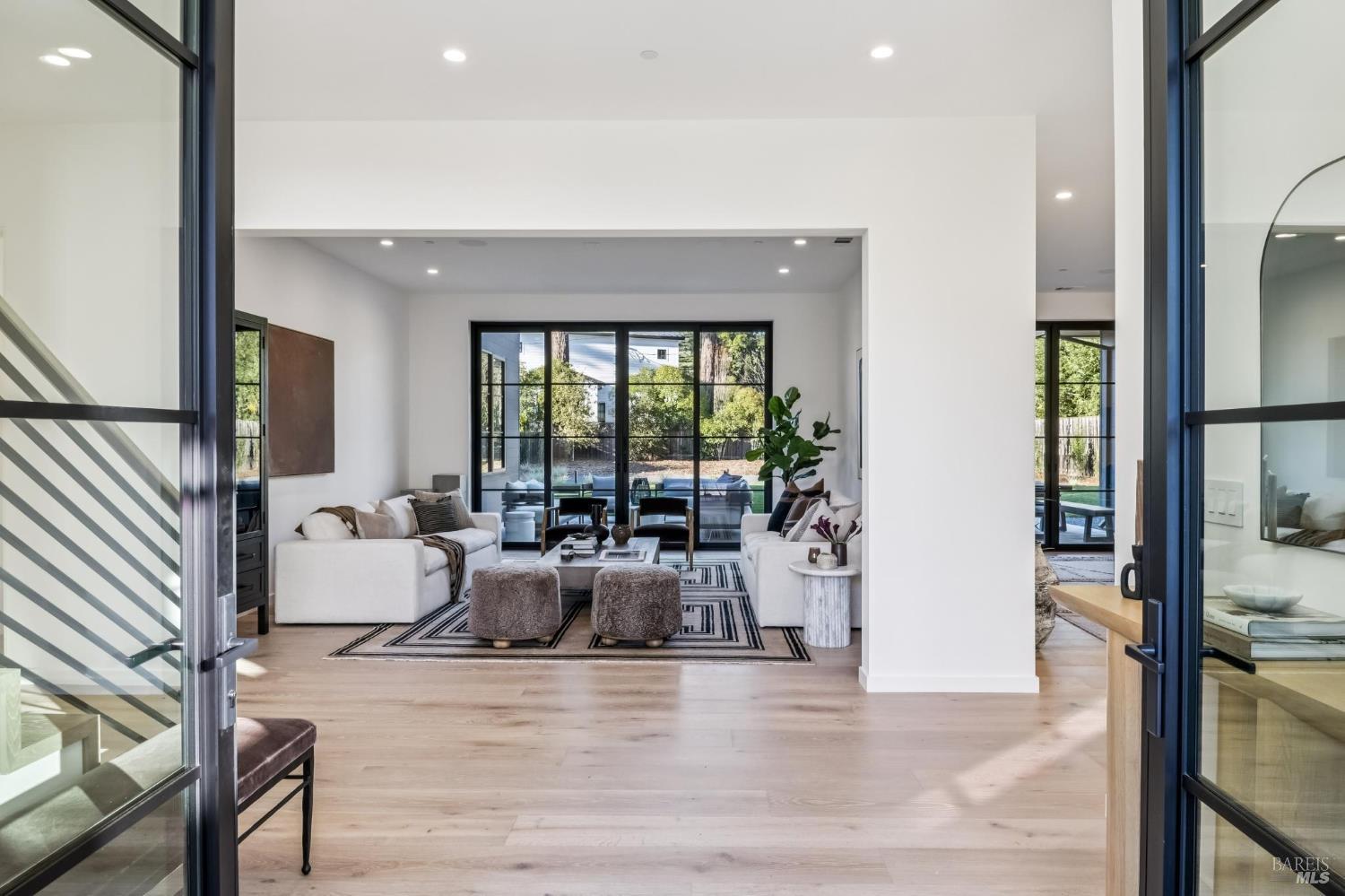 Detail Gallery Image 6 of 69 For 33 Fawn Dr, San Anselmo,  CA 94960 - 5 Beds | 4/1 Baths