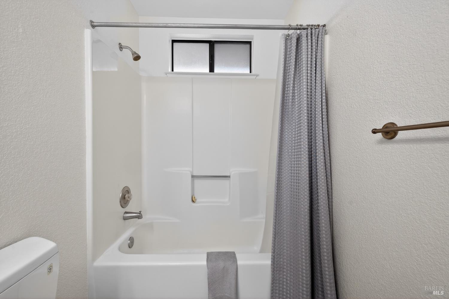 Detail Gallery Image 18 of 24 For 663 Spring Ln, Sonoma,  CA 95476 - 2 Beds | 1 Baths