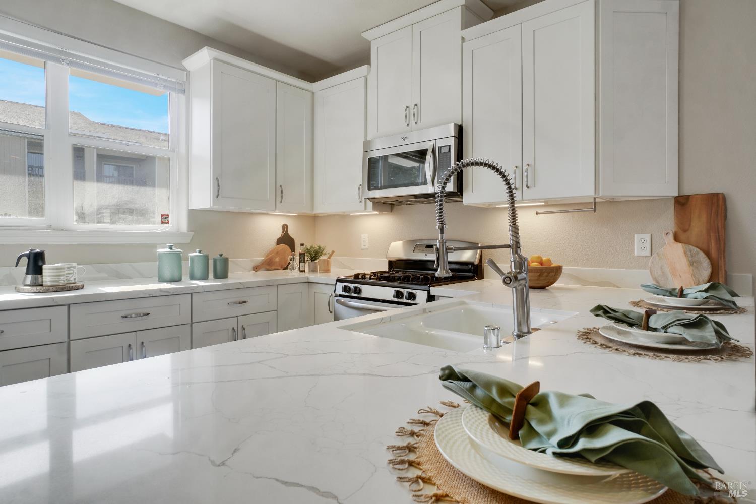 Detail Gallery Image 8 of 30 For 113 Firefly Ln, Napa,  CA 94558 - 3 Beds | 3/1 Baths