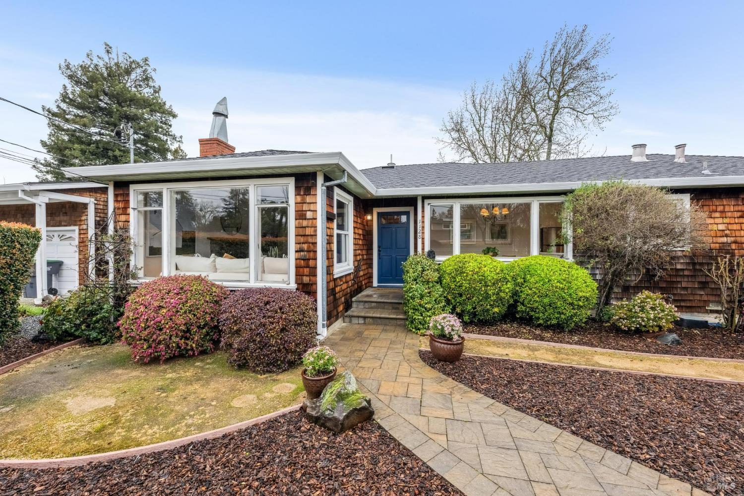 Detail Gallery Image 3 of 55 For 1128 Elm Dr, Novato,  CA 94945 - 2 Beds | 2 Baths