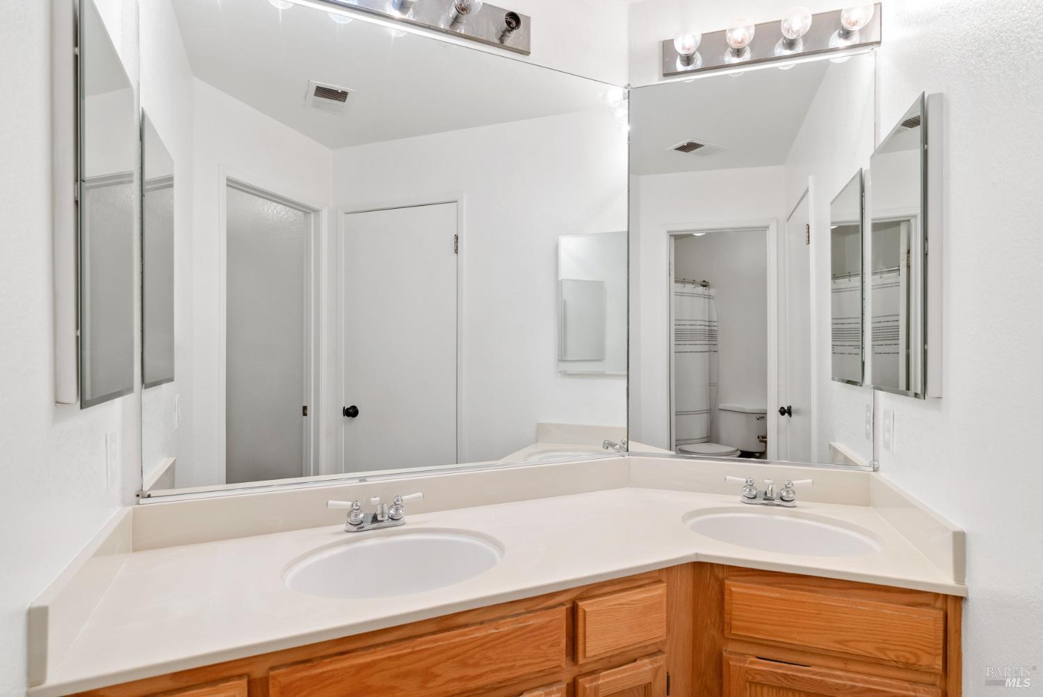 Detail Gallery Image 20 of 24 For 100 Wooded Glen Ct, Windsor,  CA 95492 - 4 Beds | 2/1 Baths