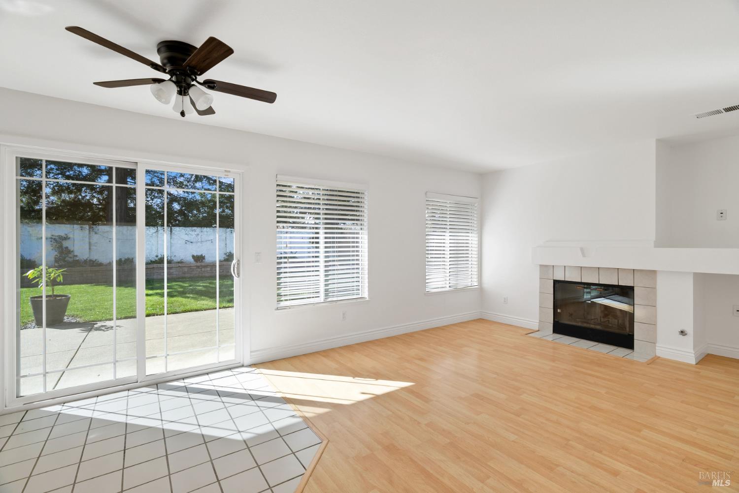 Detail Gallery Image 6 of 24 For 100 Wooded Glen Ct, Windsor,  CA 95492 - 4 Beds | 2/1 Baths