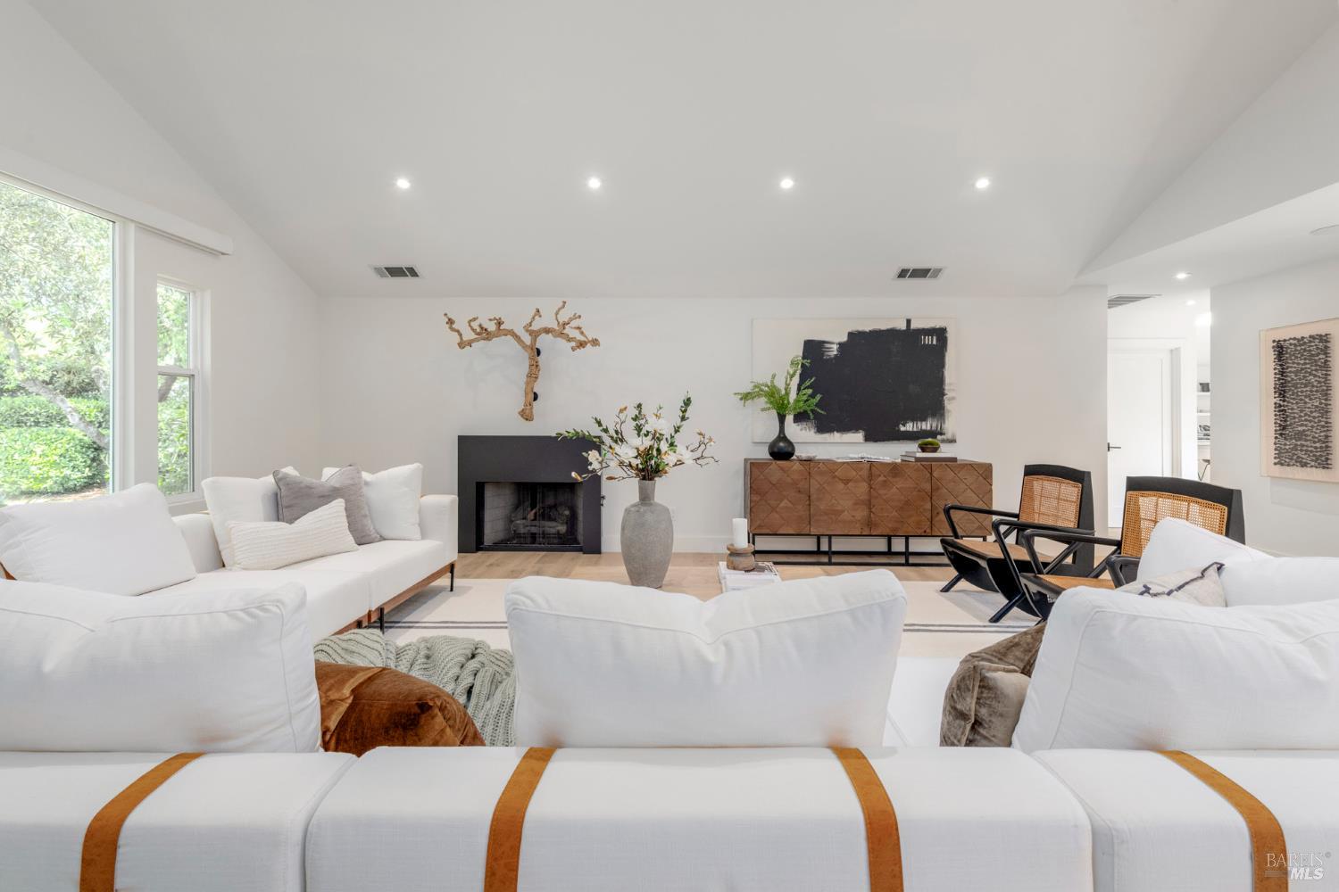 Detail Gallery Image 9 of 65 For 2501 Pinot Way, Saint Helena,  CA 94574 - 5 Beds | 3/1 Baths