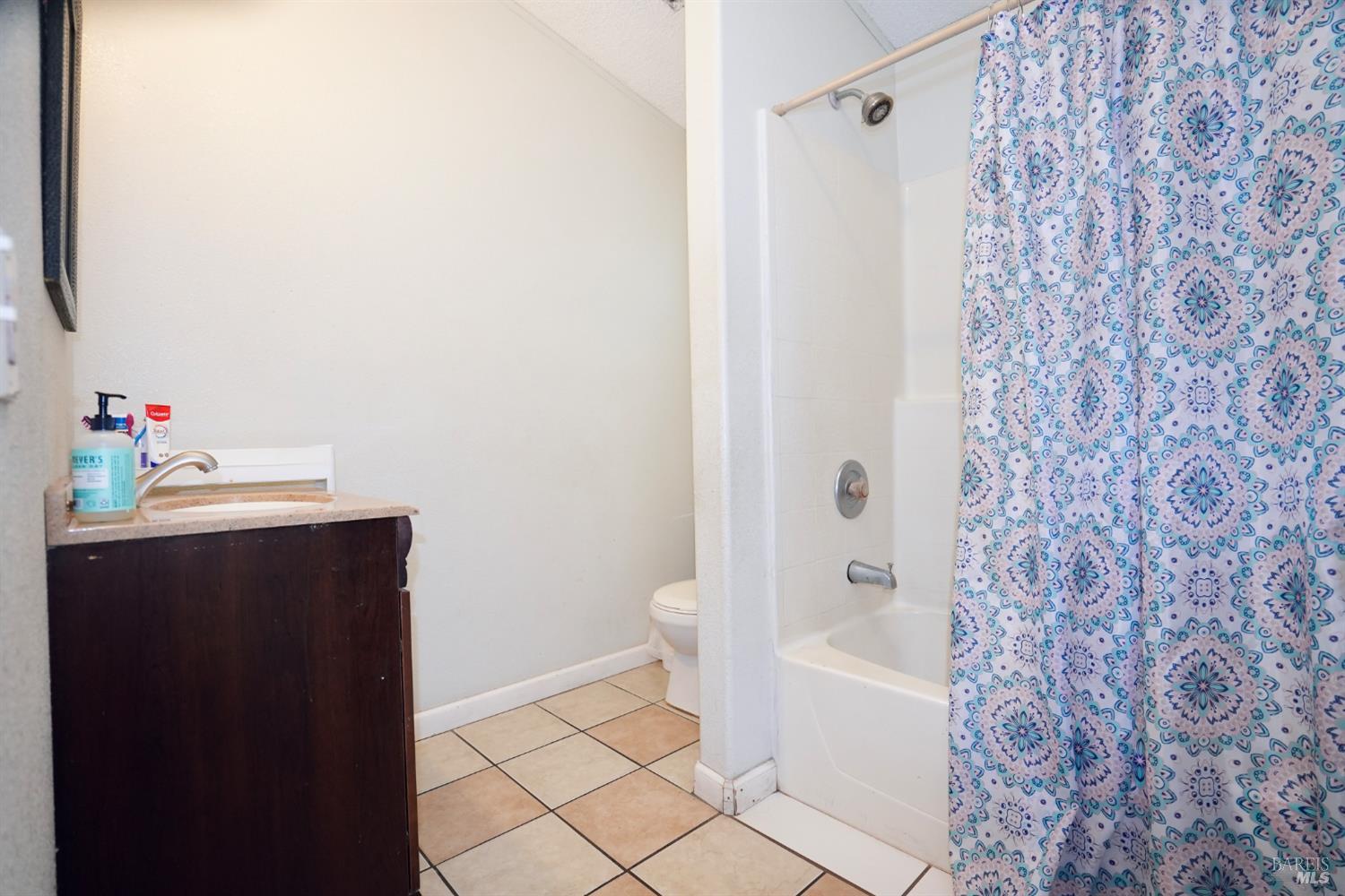 Detail Gallery Image 8 of 13 For 5379 Old Redwood Hwy 14, Santa Rosa,  CA 95403 - 2 Beds | 1 Baths