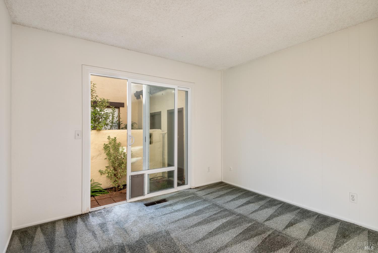 Detail Gallery Image 27 of 38 For 826 Adobe Dr, Santa Rosa,  CA 95404 - 3 Beds | 2 Baths