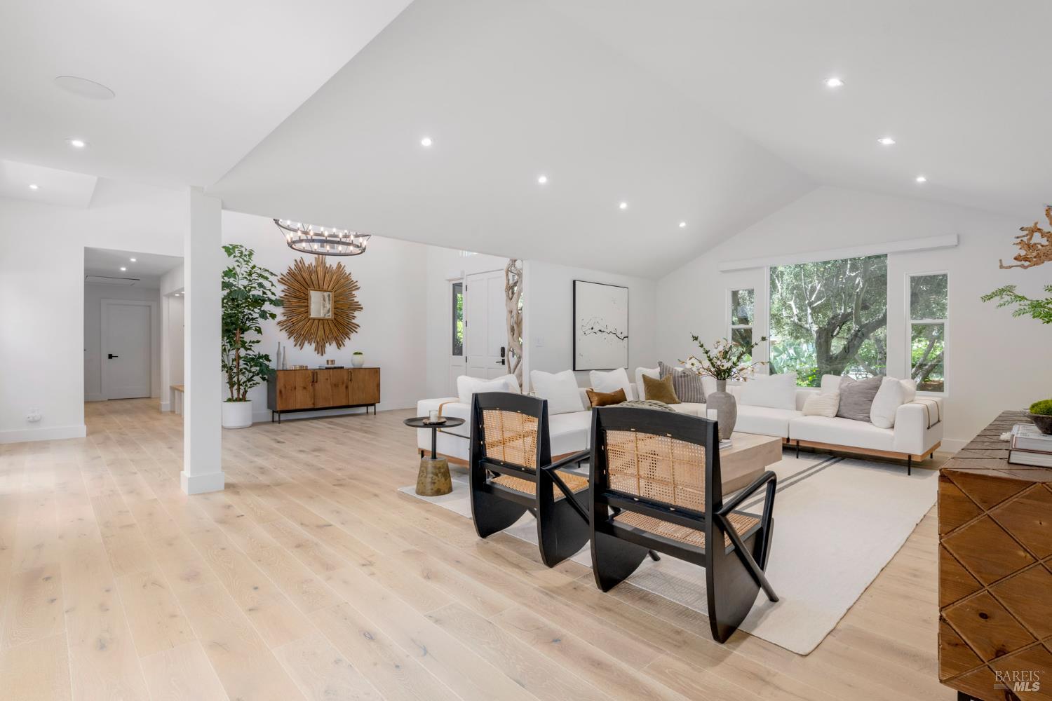 Detail Gallery Image 7 of 65 For 2501 Pinot Way, Saint Helena,  CA 94574 - 5 Beds | 3/1 Baths