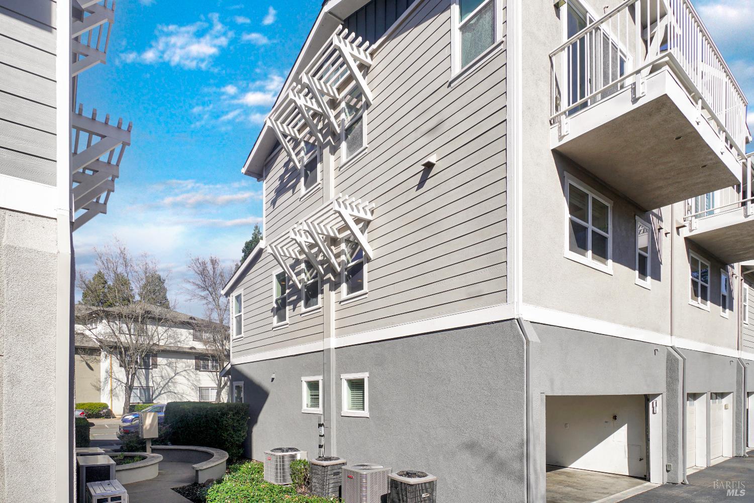 Detail Gallery Image 27 of 30 For 113 Firefly Ln, Napa,  CA 94558 - 3 Beds | 3/1 Baths