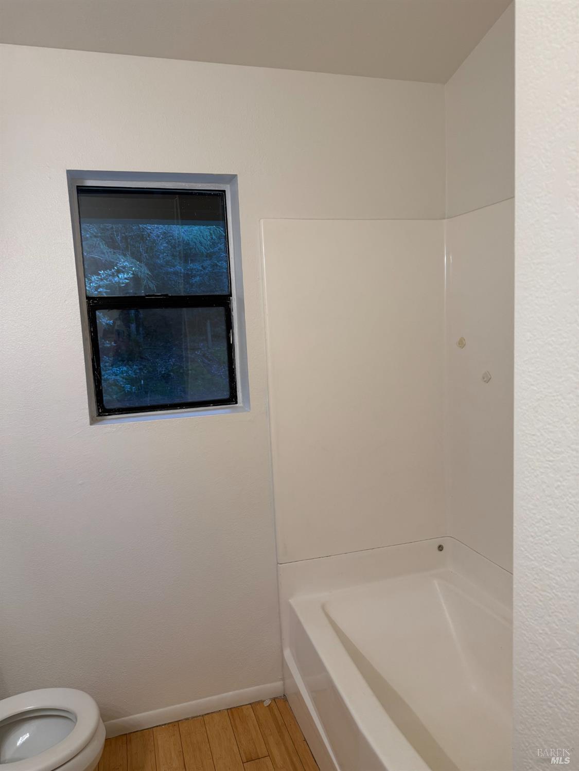 Detail Gallery Image 8 of 35 For 17001 Walker Lake Rd, Willits,  CA 95490 - 3 Beds | 2 Baths