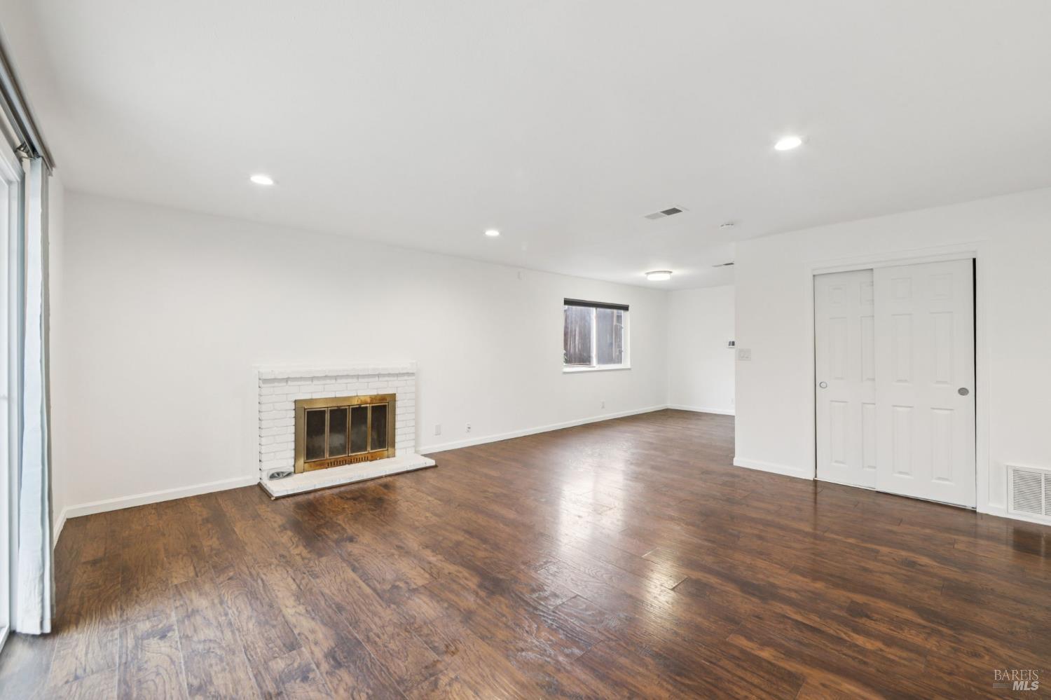 Detail Gallery Image 7 of 44 For 151 Marquette Ave, Vallejo,  CA 94589 - 4 Beds | 2 Baths