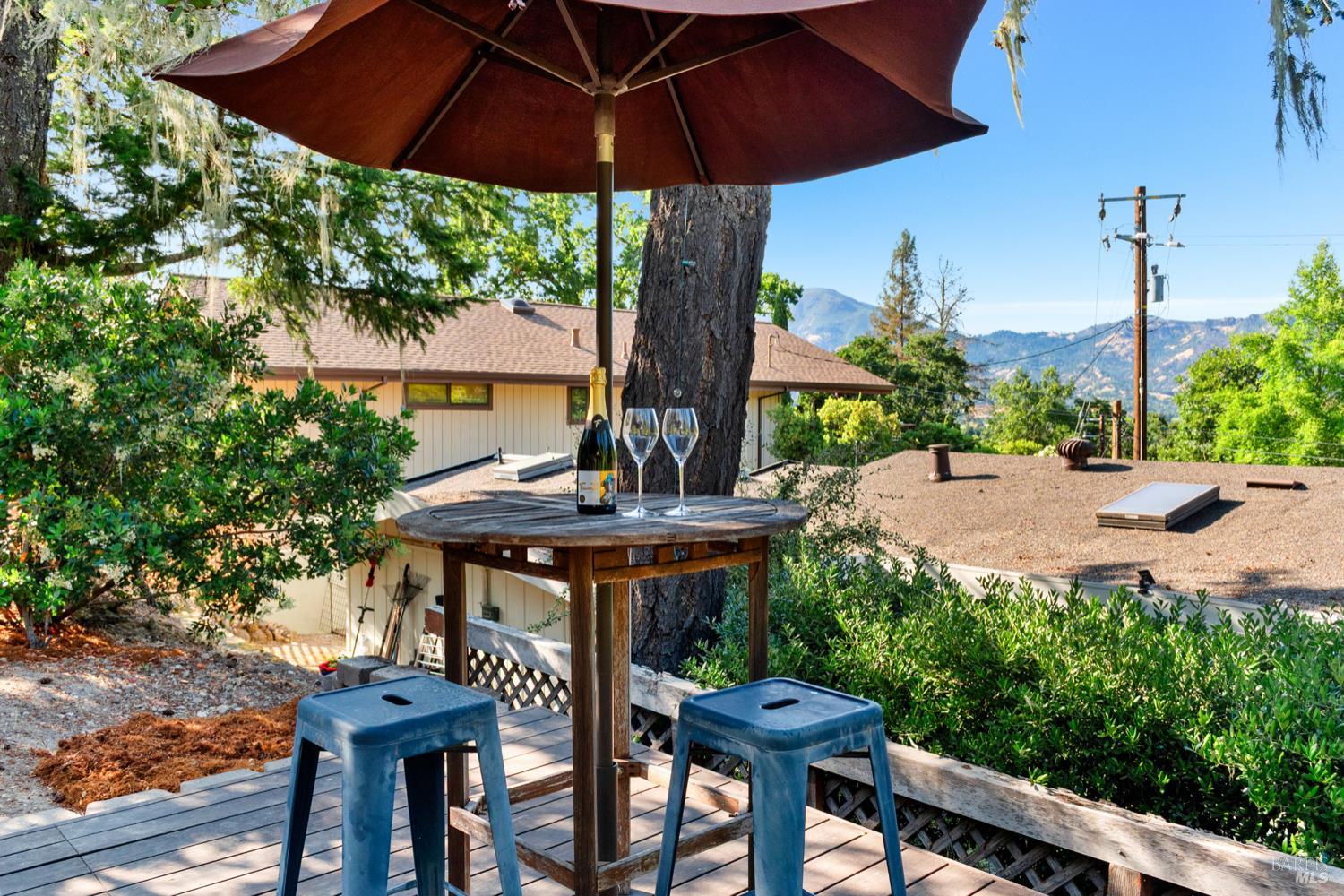 Detail Gallery Image 9 of 53 For 304 High St, Calistoga,  CA 94515 - 3 Beds | 2 Baths