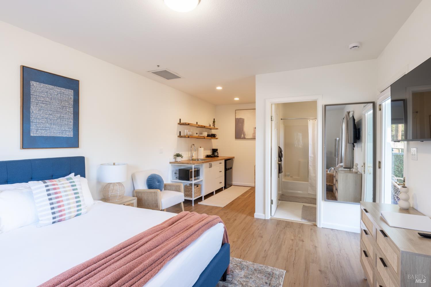 Detail Gallery Image 26 of 40 For 9821 Dawn Way, Windsor,  CA 95492 - 5 Beds | 4 Baths