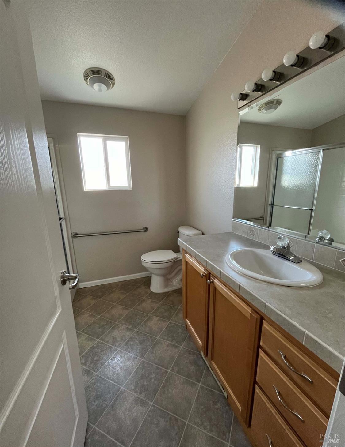 Detail Gallery Image 9 of 22 For 70 Coronado Cir, Santa Rosa,  CA 95409 - 2 Beds | 2 Baths