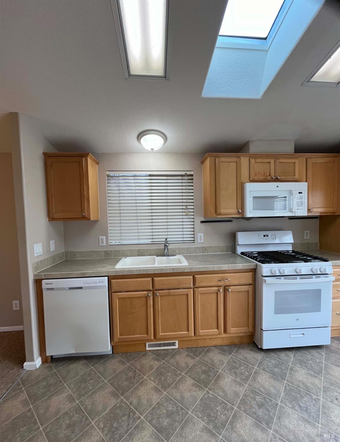 Detail Gallery Image 17 of 22 For 70 Coronado Cir, Santa Rosa,  CA 95409 - 2 Beds | 2 Baths