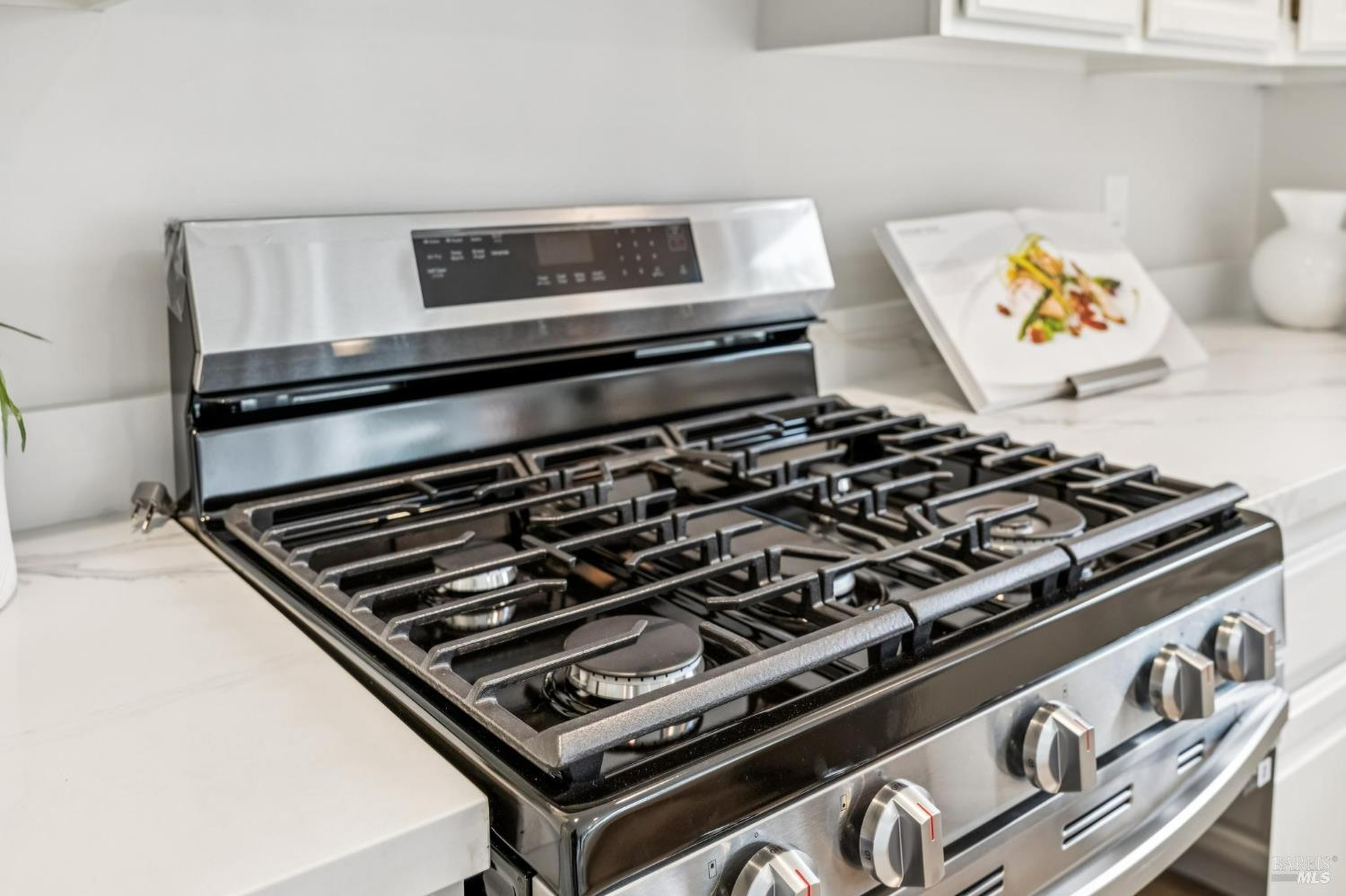 Detail Gallery Image 25 of 55 For 1128 Elm Dr, Novato,  CA 94945 - 2 Beds | 2 Baths