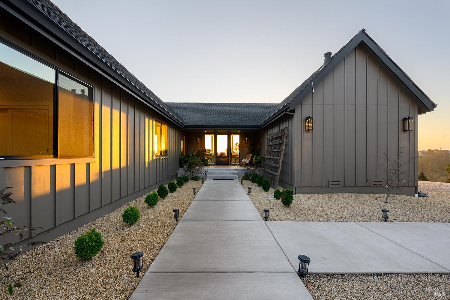 Detail Gallery Image 5 of 54 For 1750 Crystal Springs Ct, Santa Rosa,  CA 95404 - 3 Beds | 2 Baths