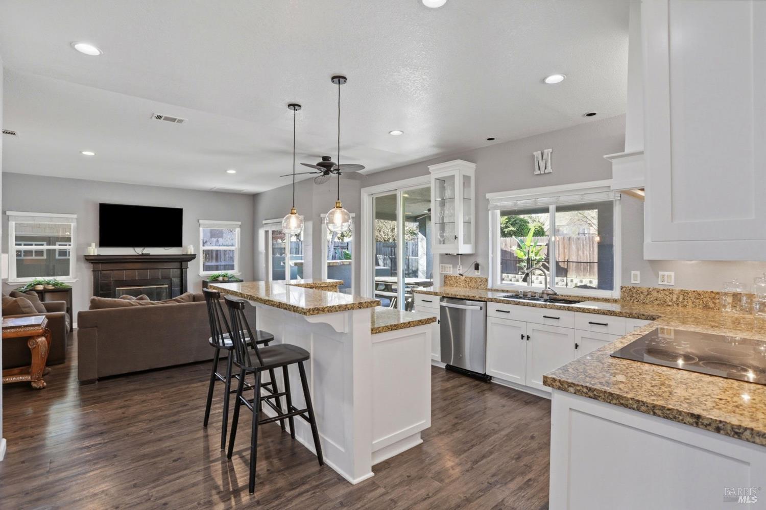 Detail Gallery Image 10 of 52 For 708 Owl Dr, Vacaville,  CA 95687 - 4 Beds | 3 Baths