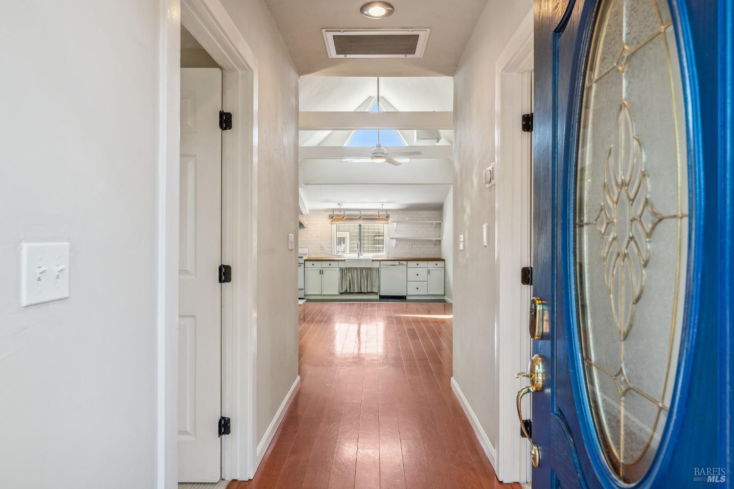 Detail Gallery Image 4 of 24 For 18450 Lucas Ave, Sonoma,  CA 95476 - 2 Beds | 2 Baths